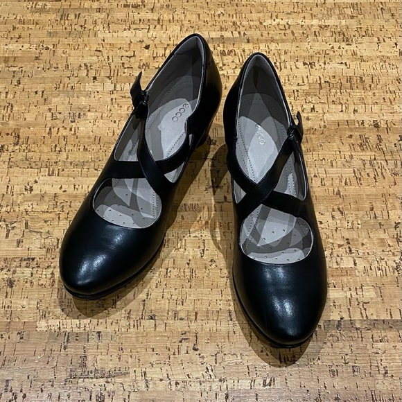 ECCO Black Mary Jane. - Picture 1 of 6